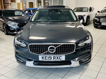 Used Volvo V90 Cross Country 2019 for sale - 79302223: Photo