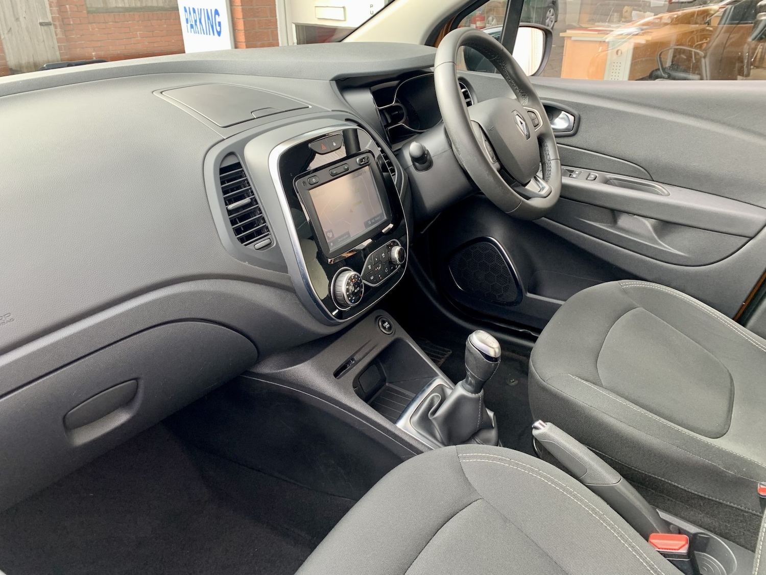 Used Renault Captur 2018 for sale - 78145903: Photo 2