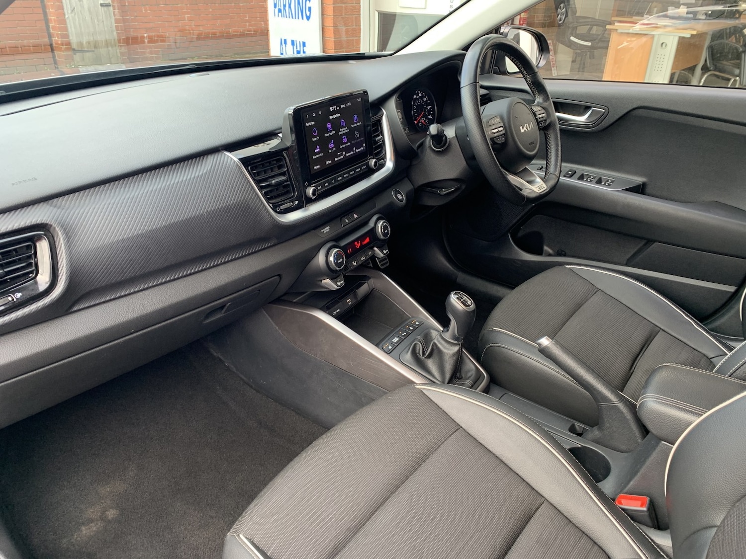 Used Kia Stonic 2024 for sale - 77844958: Photo 2