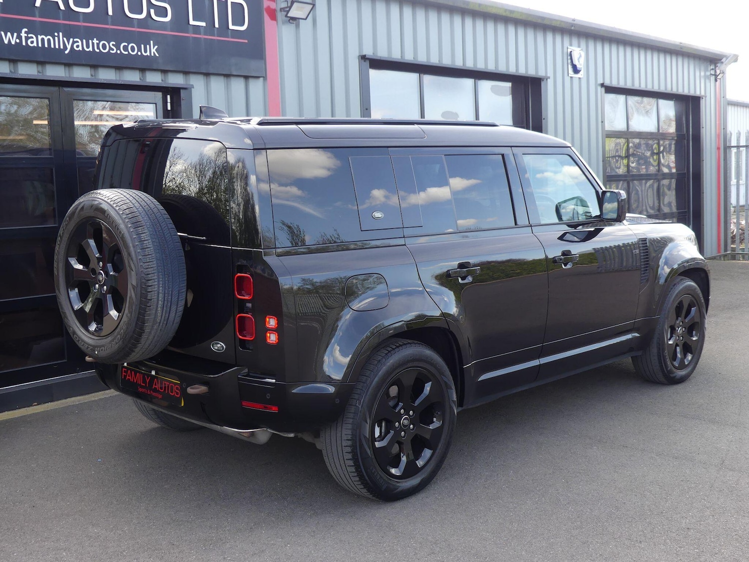 Used Land Rover Defender 2023 for sale - 78204767: Photo 8