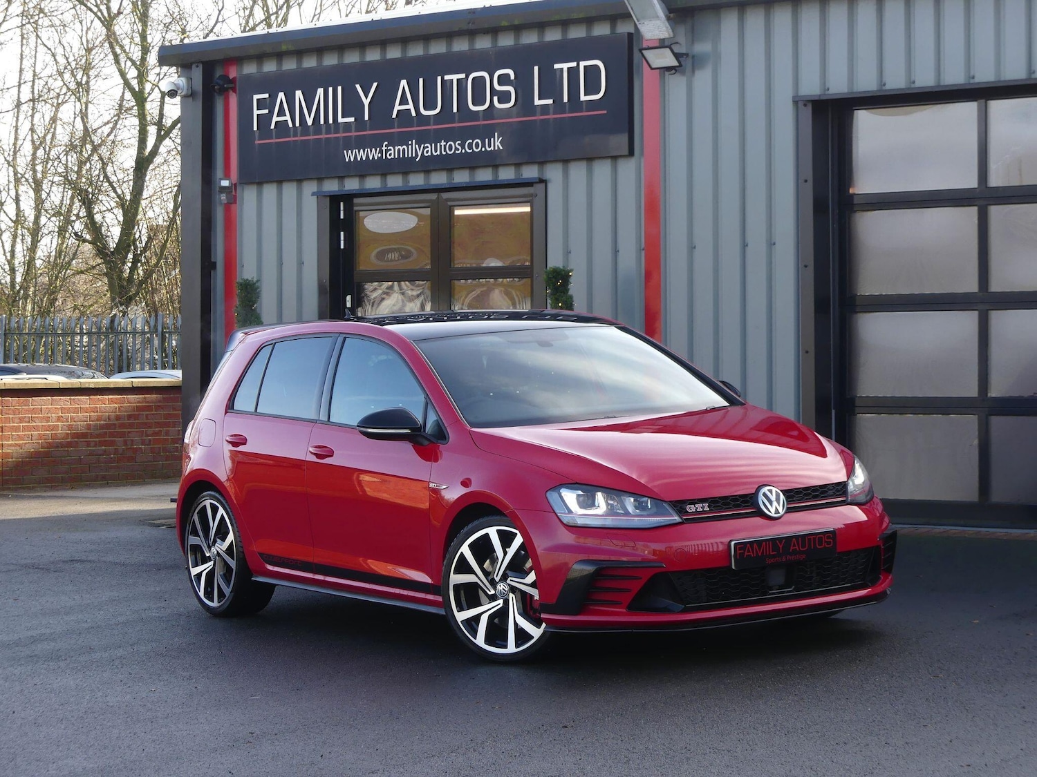 Used Volkswagen Golf 2017 for sale - 77344265: Photo 1