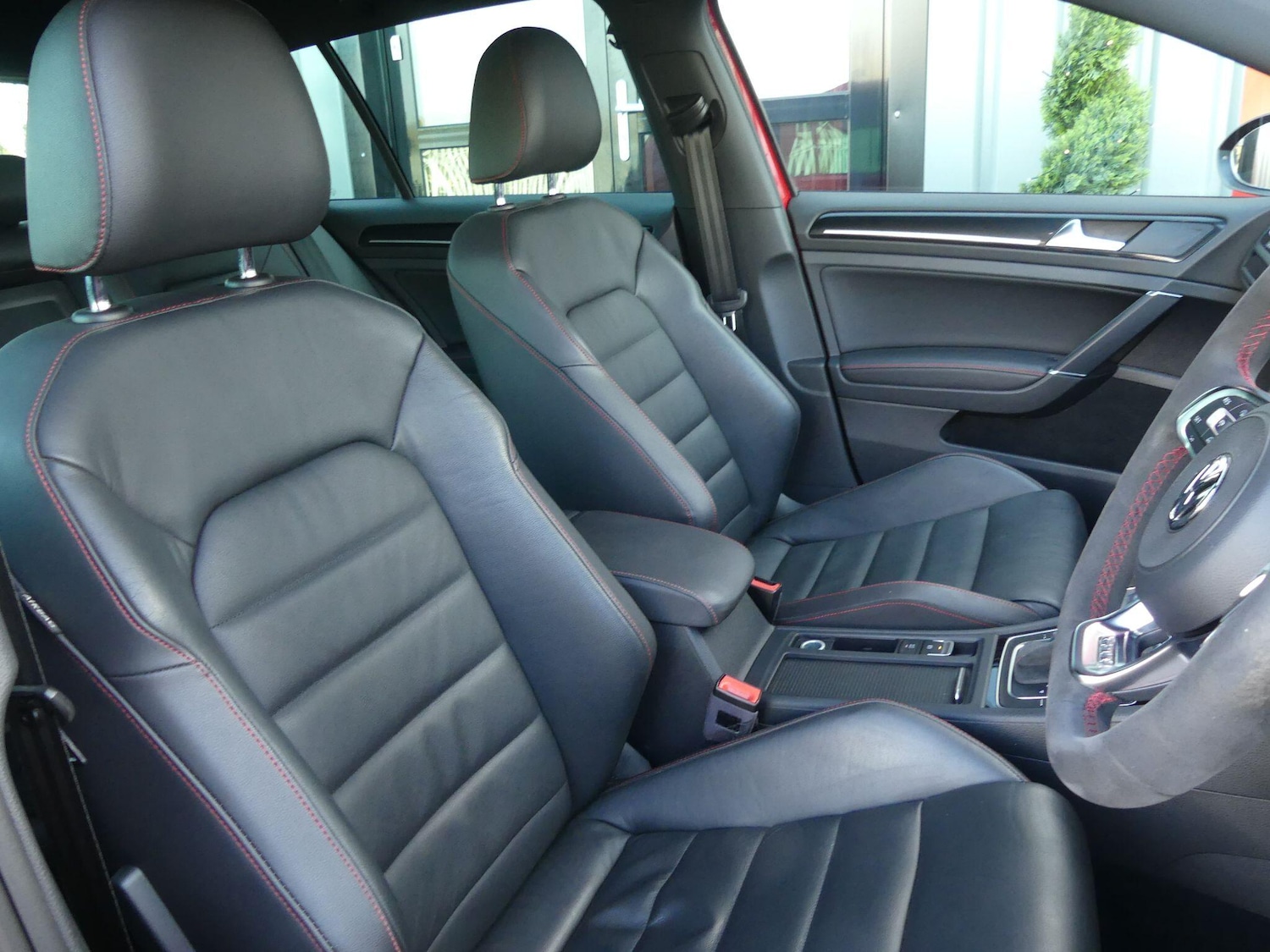 Used Volkswagen Golf 2017 for sale - 77344265: Photo 2