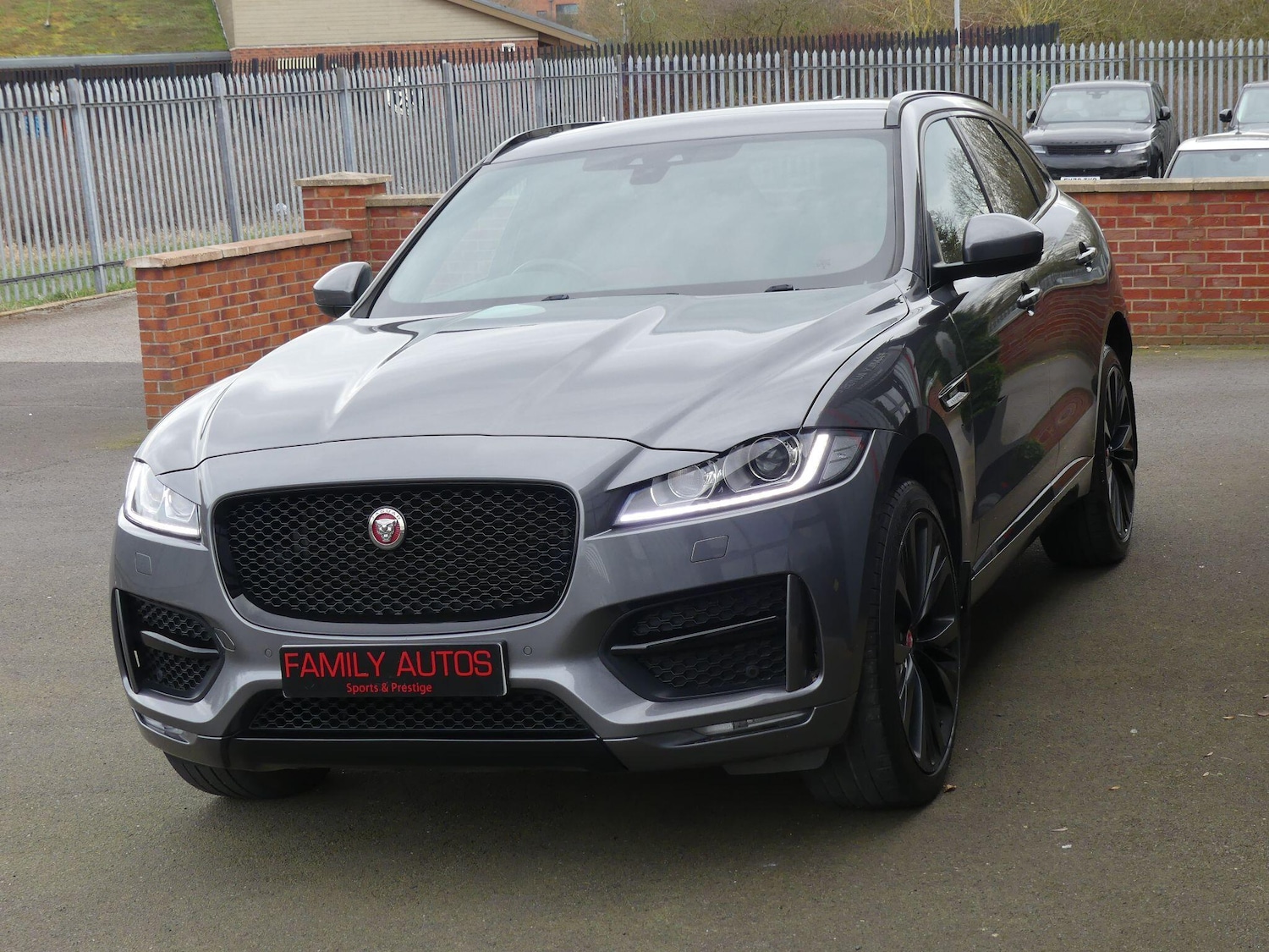 Used Jaguar F-Pace 2016 for sale - 77854088: Photo 3