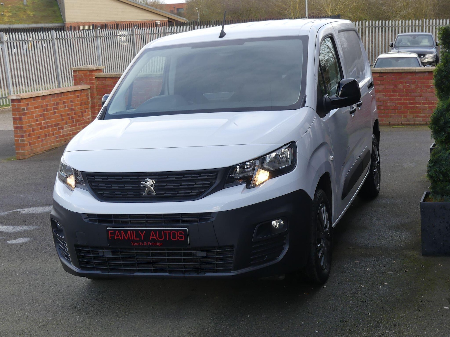 Used Peugeot Partner 2022 for sale - 77882948: Photo 2
