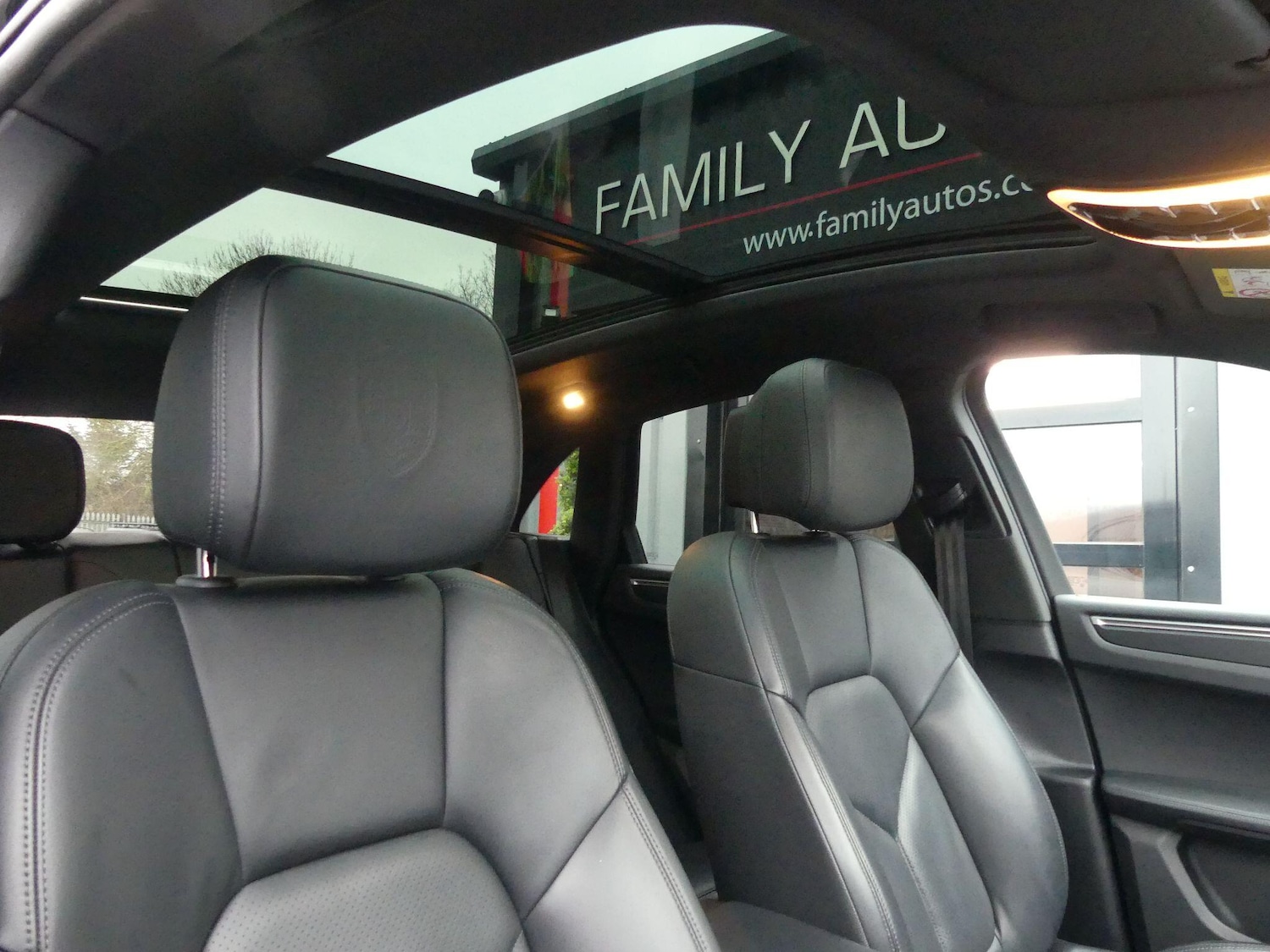 Used Porsche Macan 2020 for sale - 77191130: Photo 2