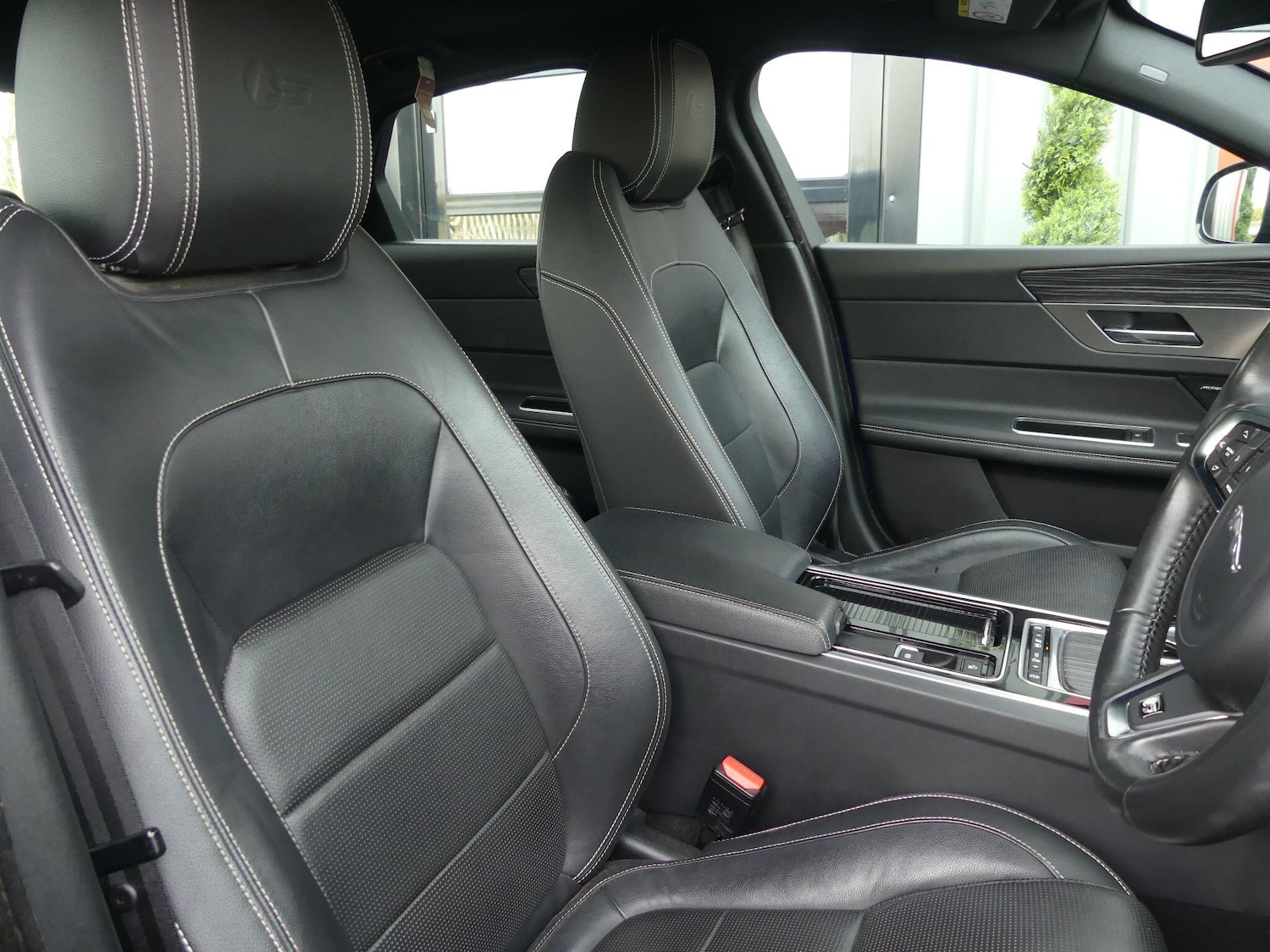 Used Jaguar XF 2017 for sale - 77029055: Photo 2