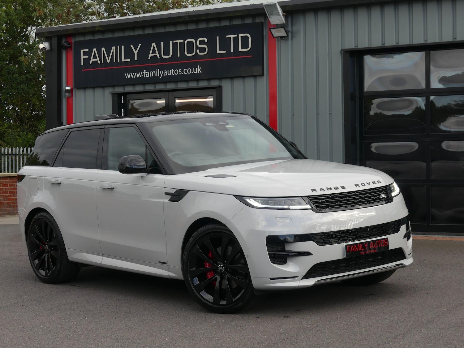 Used Land Rover Range Rover Sport 2024 for sale - 76108527: Photo 1