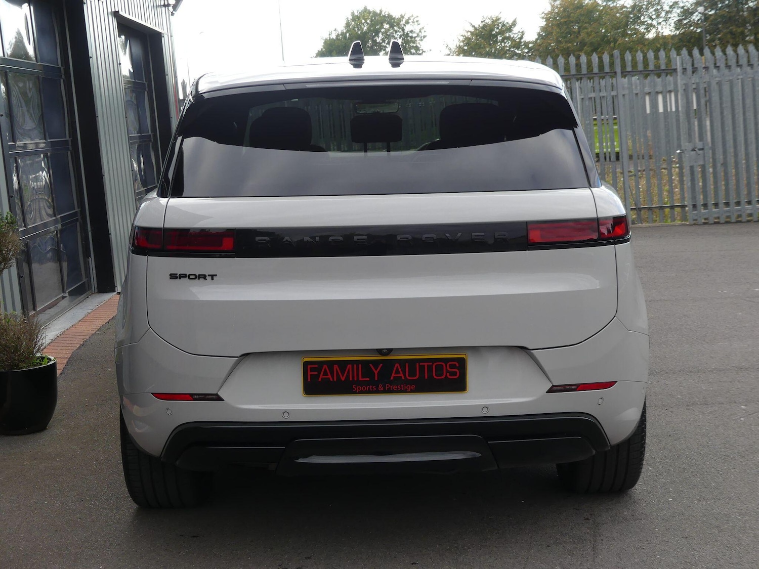 Used Land Rover Range Rover Sport 2024 for sale - 76108527: Photo 10