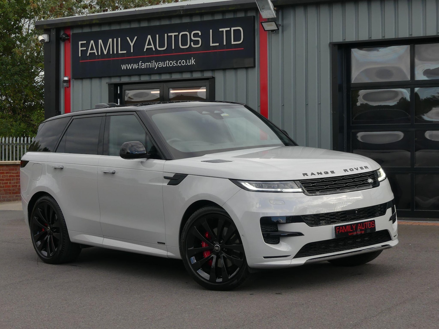 Used Land Rover Range Rover Sport 2024 for sale - 76108527: Photo 3