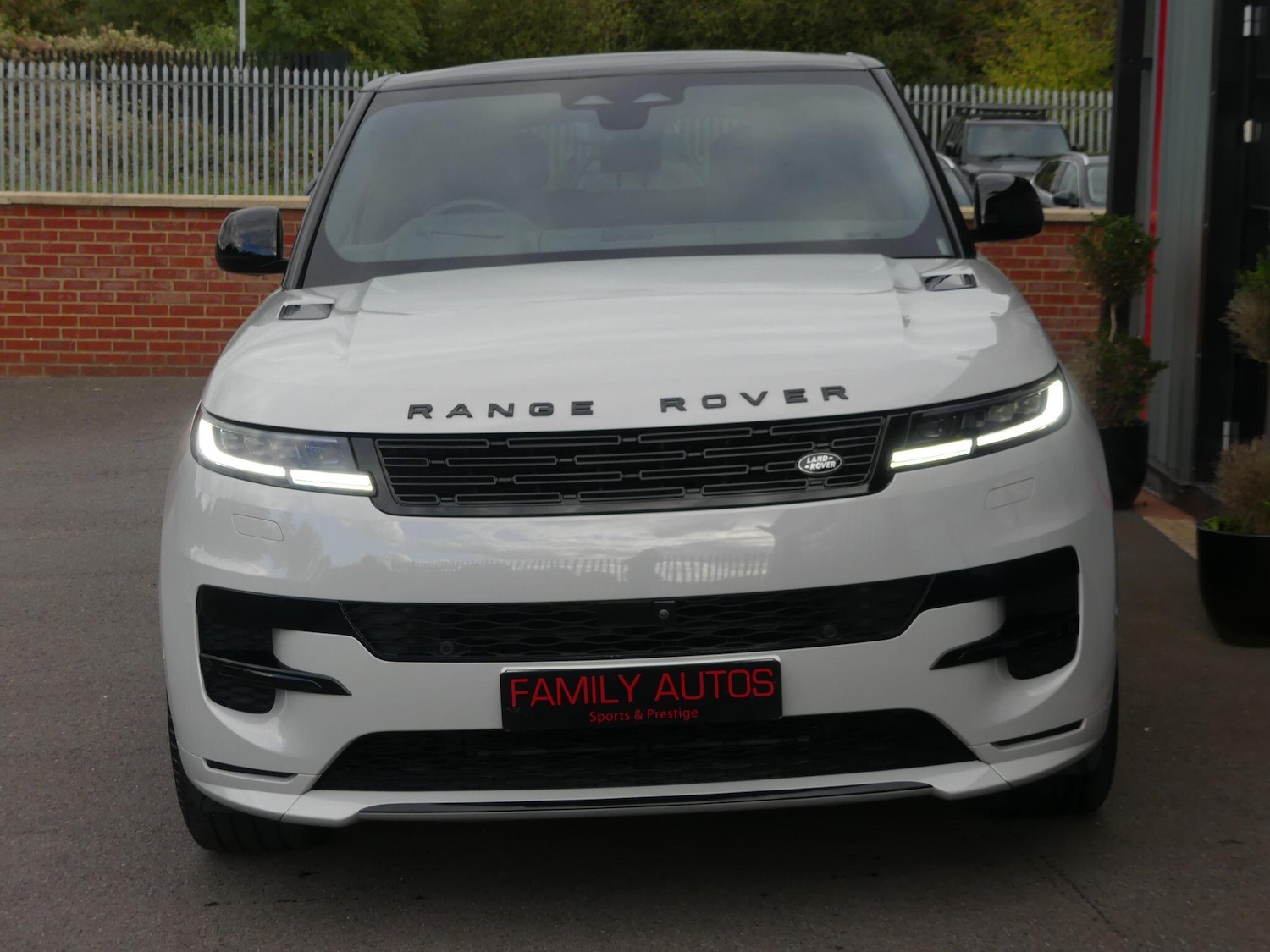 Used Land Rover Range Rover Sport 2024 for sale - 76108527: Photo 5