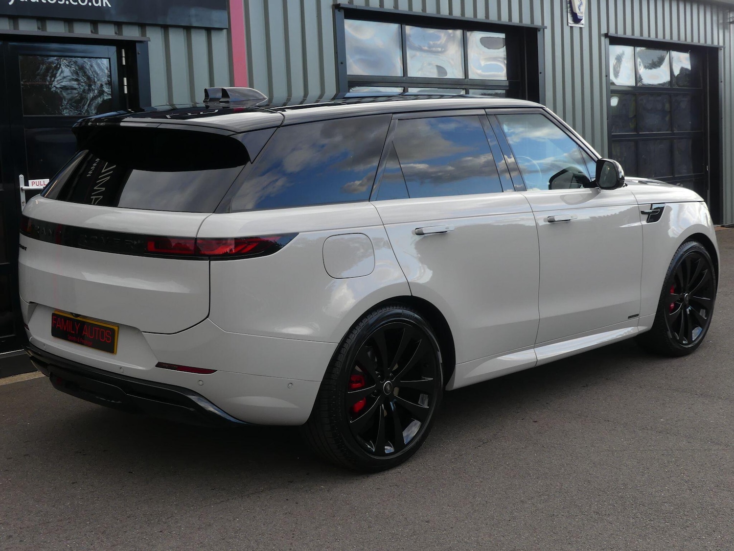 Used Land Rover Range Rover Sport 2024 for sale - 76108527: Photo 9