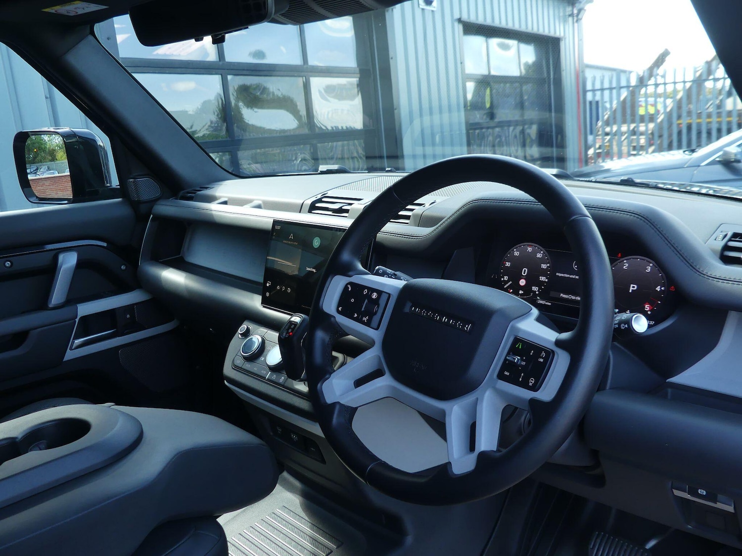 Used Land Rover Defender 2023 for sale - 77598209: Photo 17