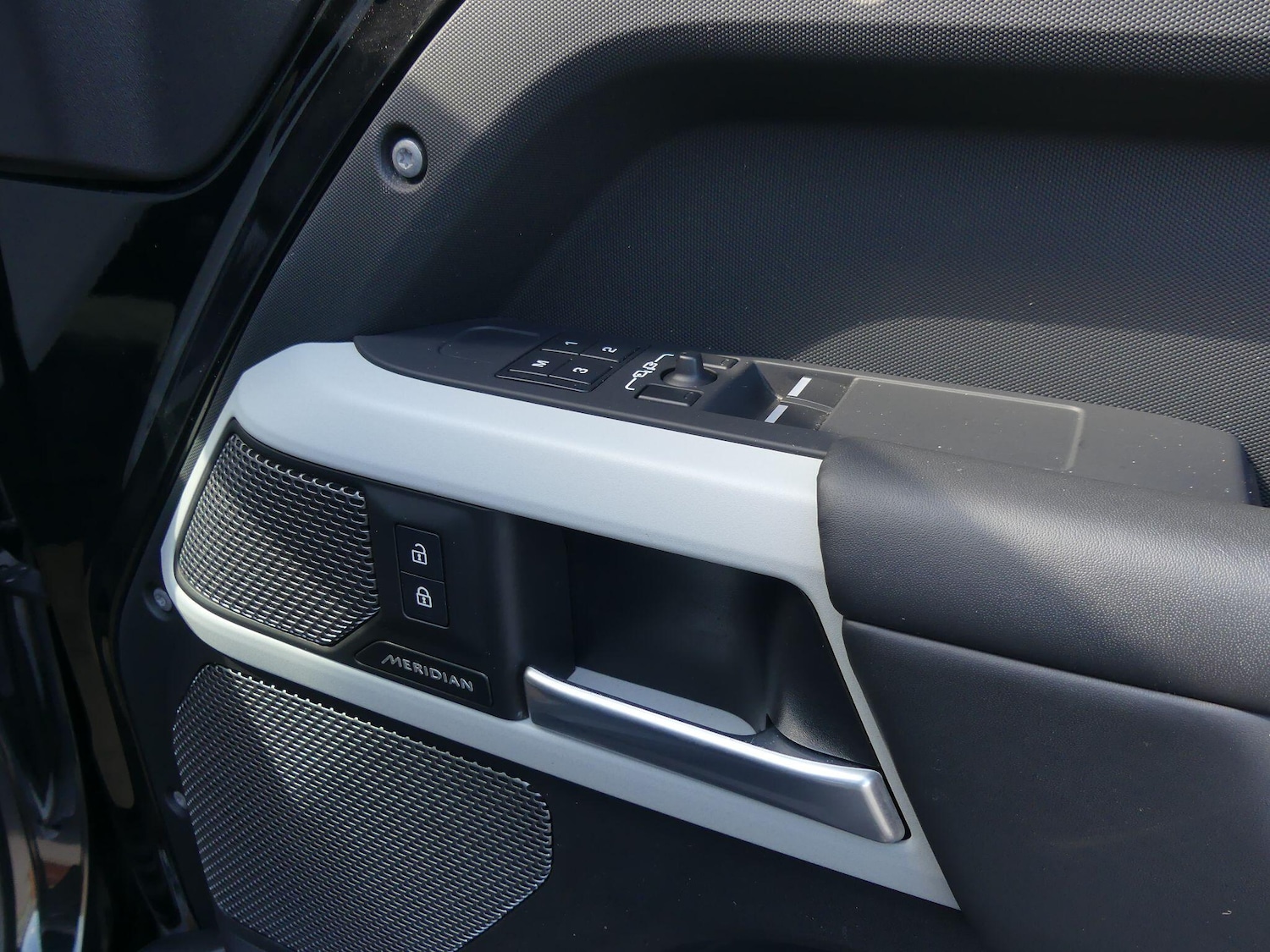 Used Land Rover Defender 2023 for sale - 77598209: Photo 18