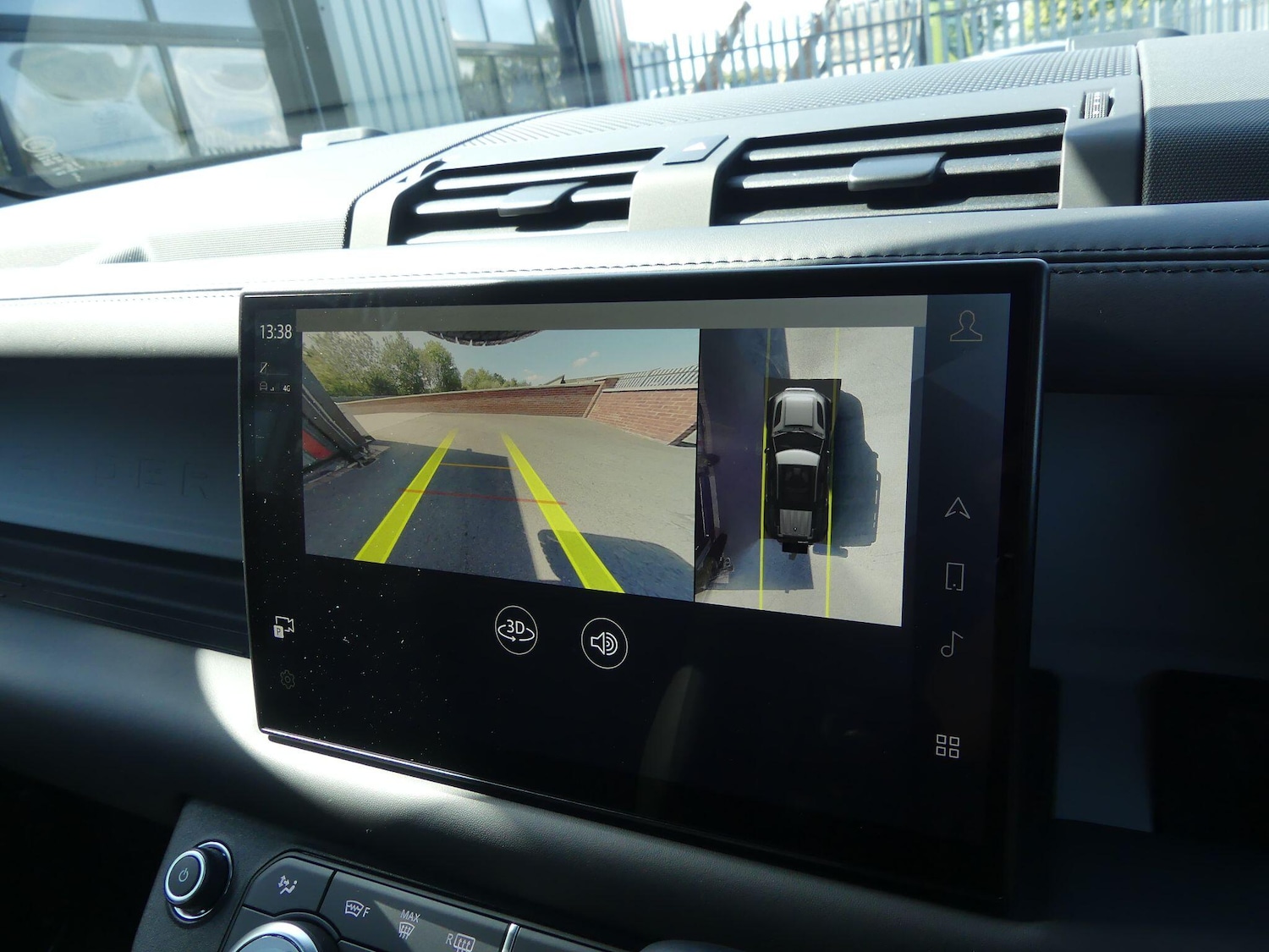 Used Land Rover Defender 2023 for sale - 77598209: Photo 24