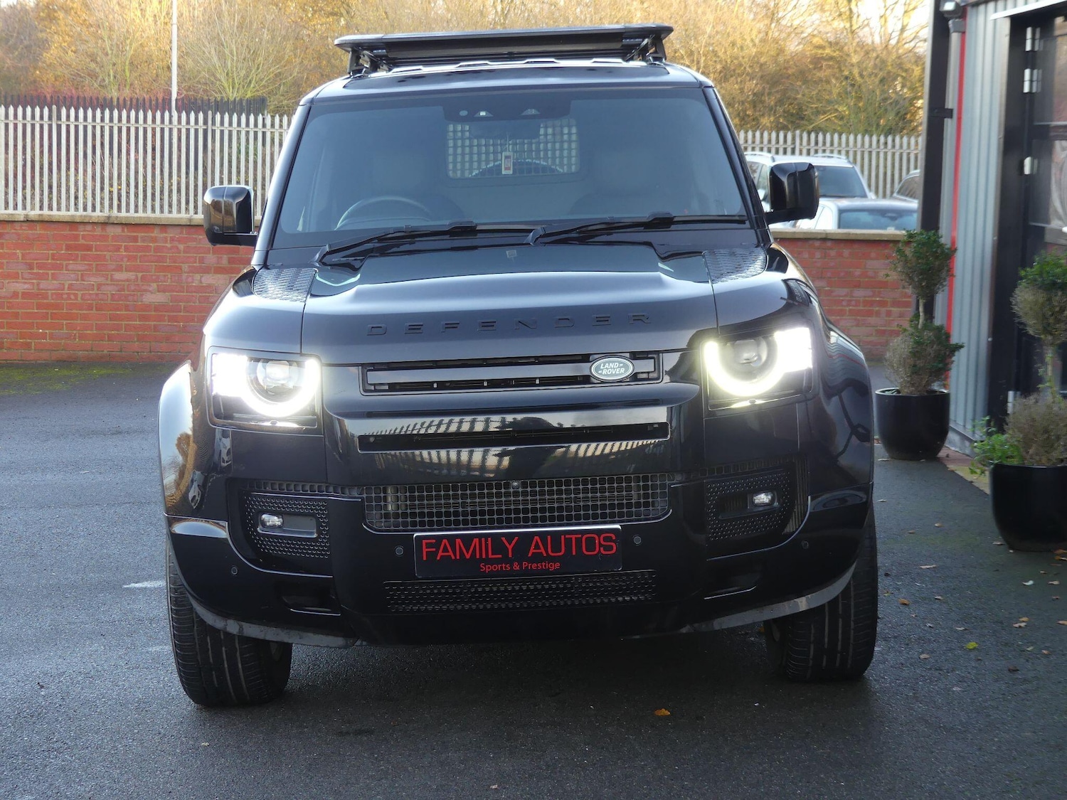 Used Land Rover Defender 2023 for sale - 77598209: Photo 5