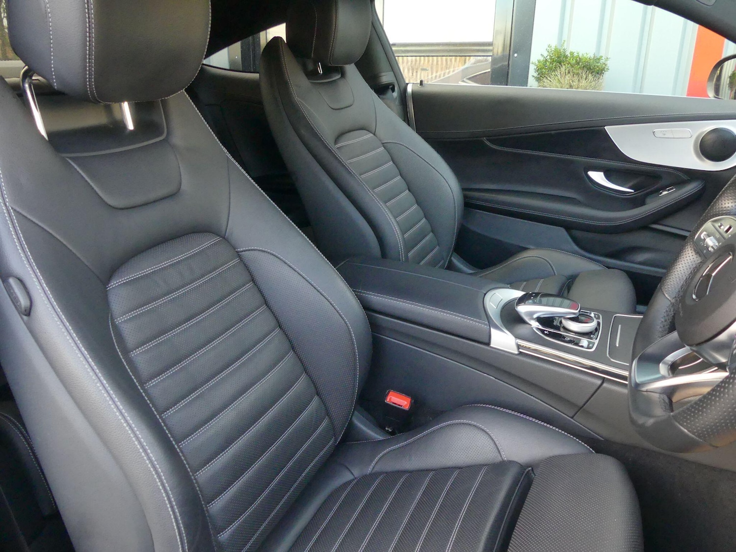 Used Mercedes-Benz C Class 2022 for sale - 76360442: Photo 2