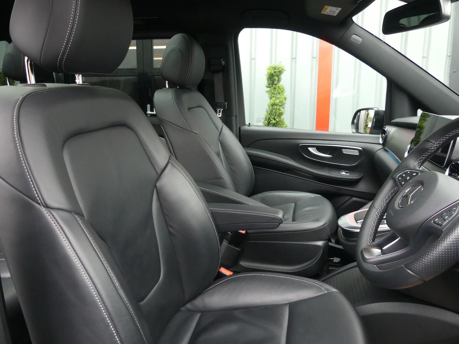 Used Mercedes-Benz V-Class 2022 for sale - 77455996: Photo 2