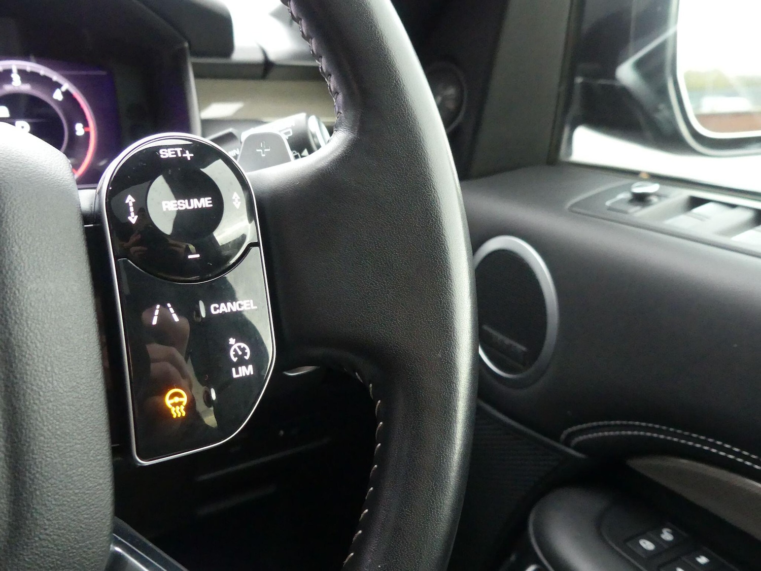 Used Land Rover Discovery 2020 for sale - 77626176: Photo 25