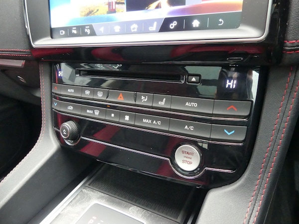 Used Jaguar F-Pace 2016 for sale - 76270200: Photo 19