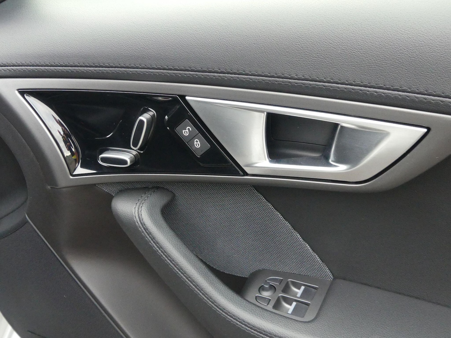 Used Jaguar F-Type 2016 for sale - 76359864: Photo 14