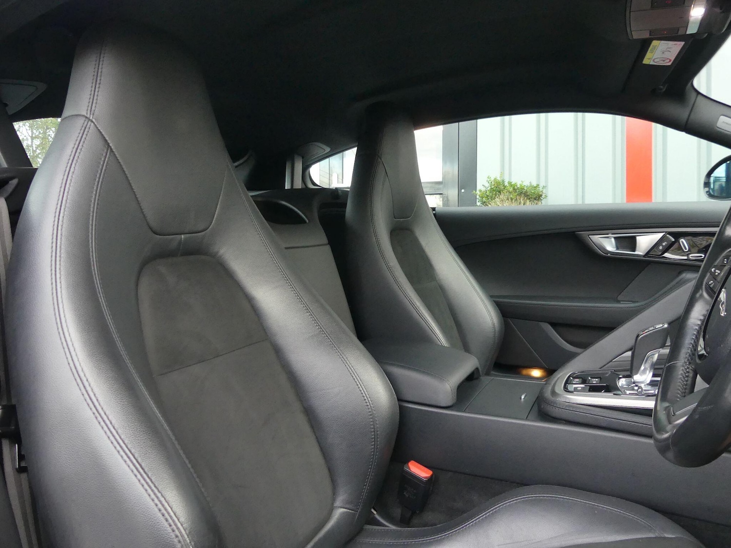 Used Jaguar F-Type 2016 for sale - 76359864: Photo 2