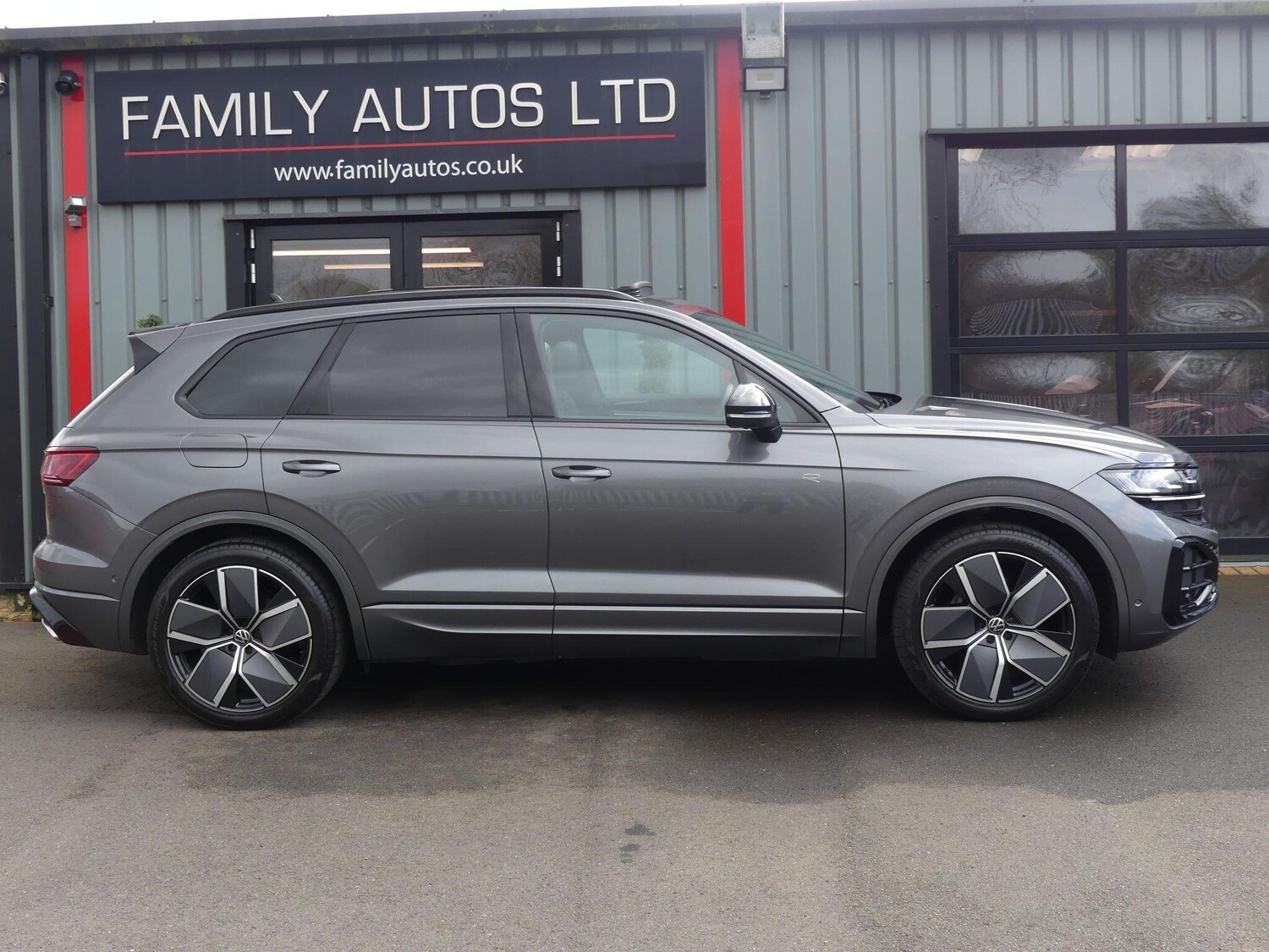 Used Volkswagen Touareg 2025 for sale - 78100175: Photo 6