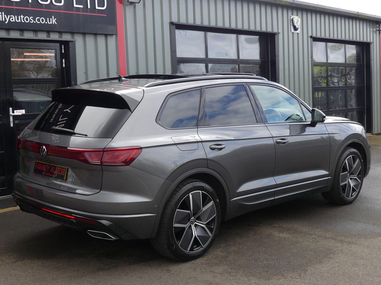 Used Volkswagen Touareg 2025 for sale - 78100175: Photo 8