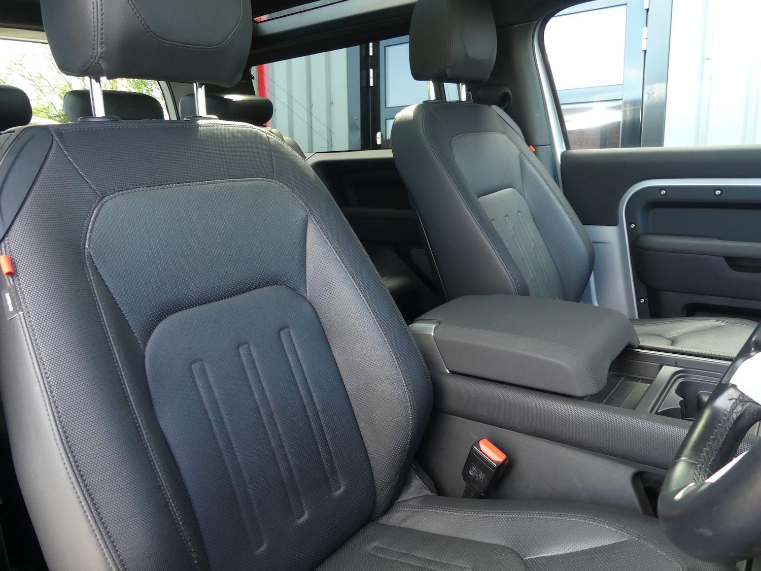 Used Land Rover Defender 2021 for sale - 76952822: Photo 11