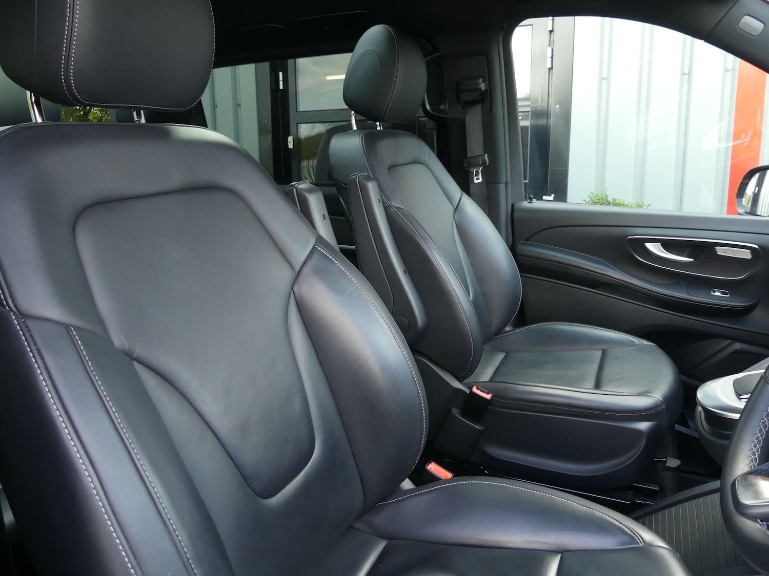 Used Mercedes-Benz V-Class 2023 for sale - 76152851: Photo 13