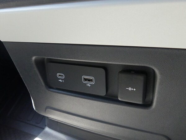 Used Land Rover Defender 110 2023 for sale - 75531053: Photo 27
