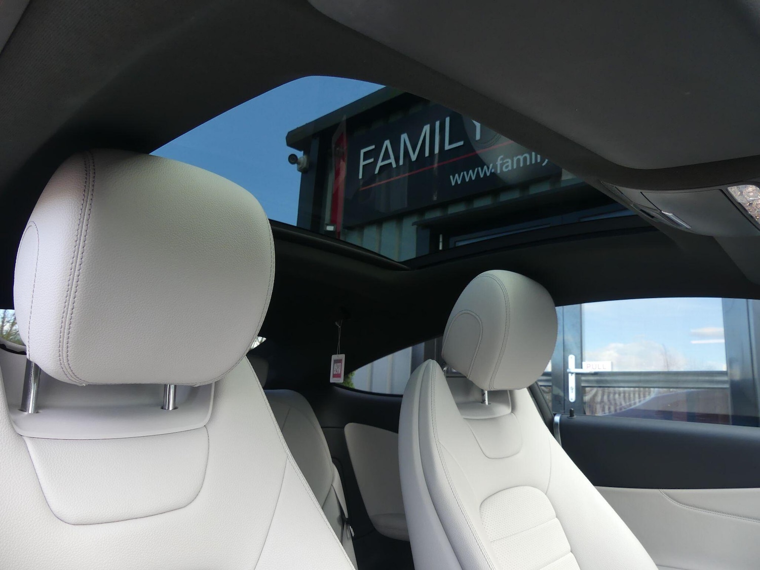 Used Mercedes-Benz C Class 2018 for sale - 78034219: Photo 2