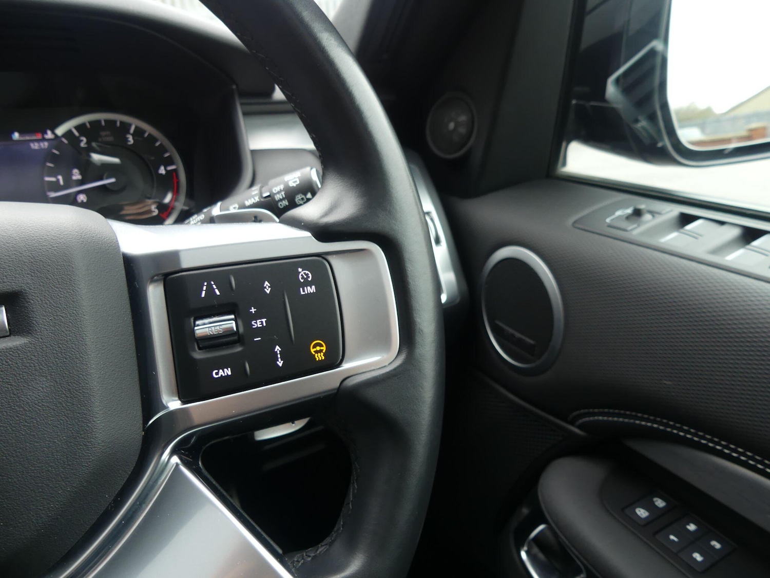 Used Land Rover Discovery 2023 for sale - 77510459: Photo 19