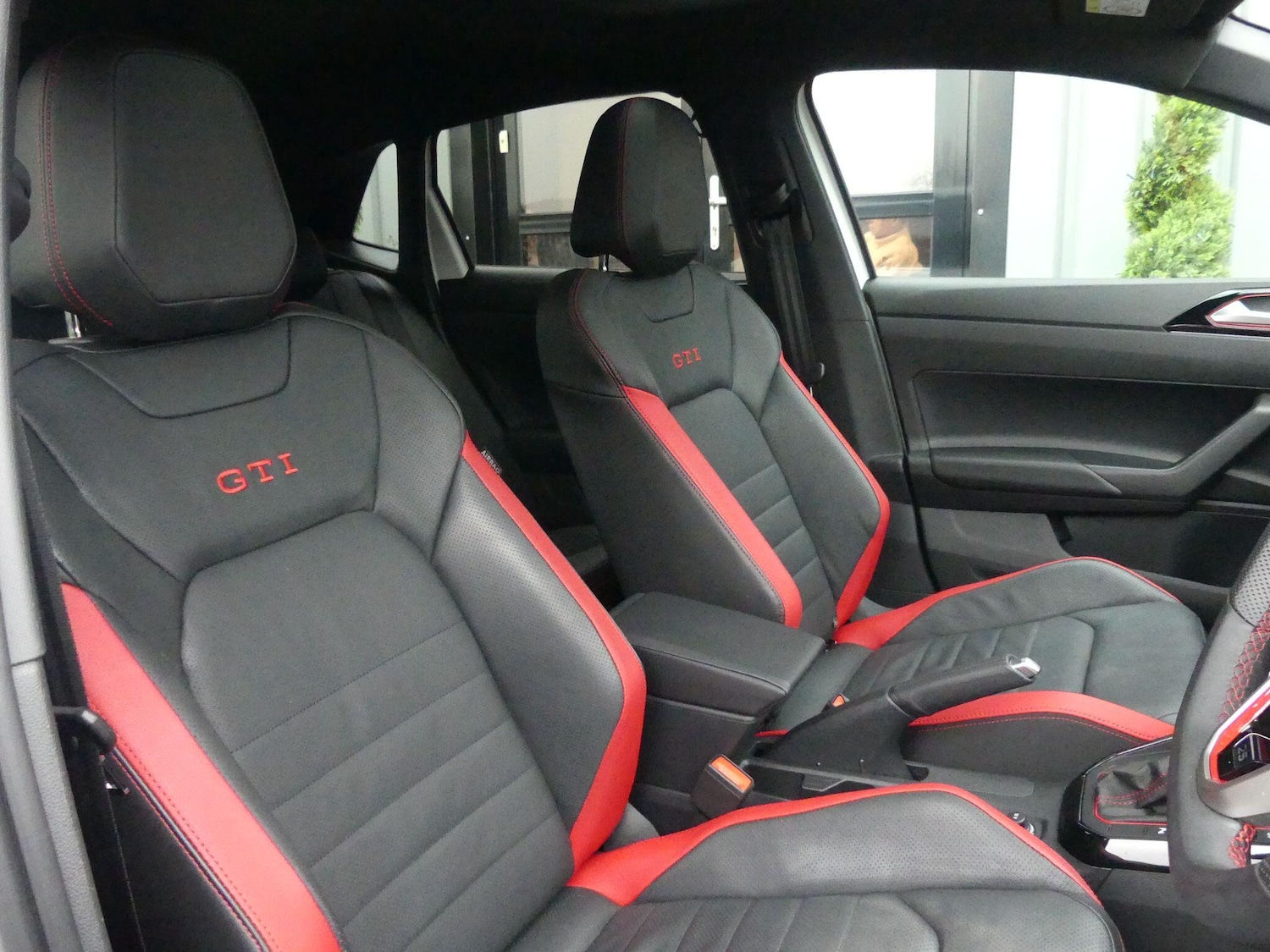 Used Volkswagen Polo 2024 for sale - 77411787: Photo 2