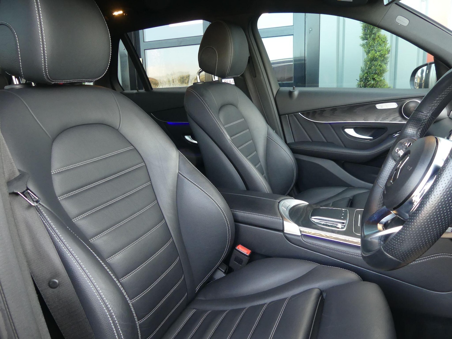 Used Mercedes-Benz GLC 2019 for sale - 77586230: Photo 2