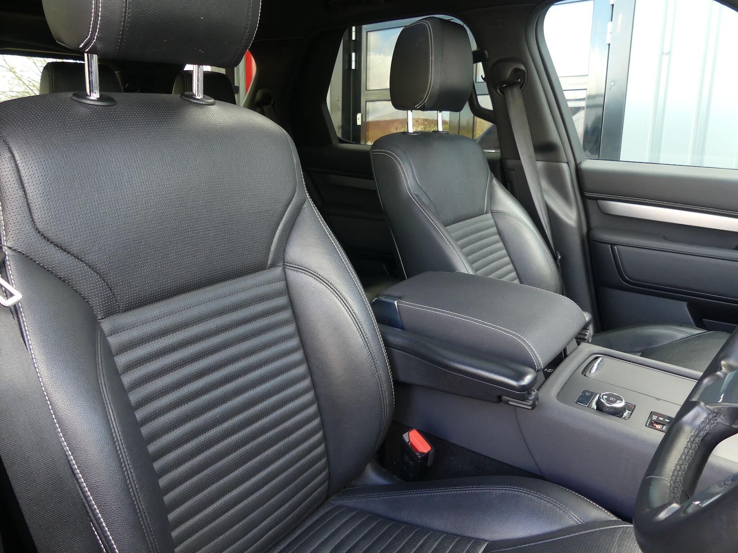 Used Land Rover Discovery 2021 for sale - 78047643: Photo 2