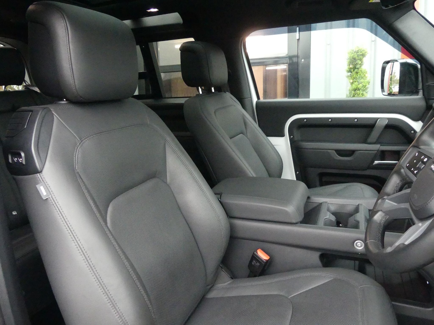 Used Land Rover Defender 2025 for sale - 77456282: Photo 18