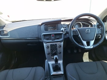 Used Volvo V40 2018 for sale - 79332518: Photo