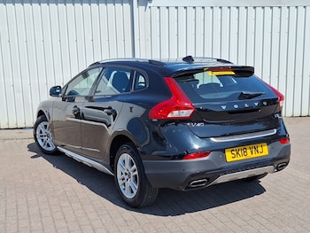 Used Volvo V40 2018 for sale - 79332518: Photo