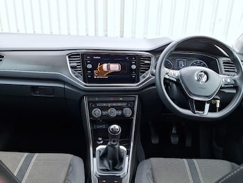Used Volkswagen T-Roc 2019 for sale - 78498409: Photo