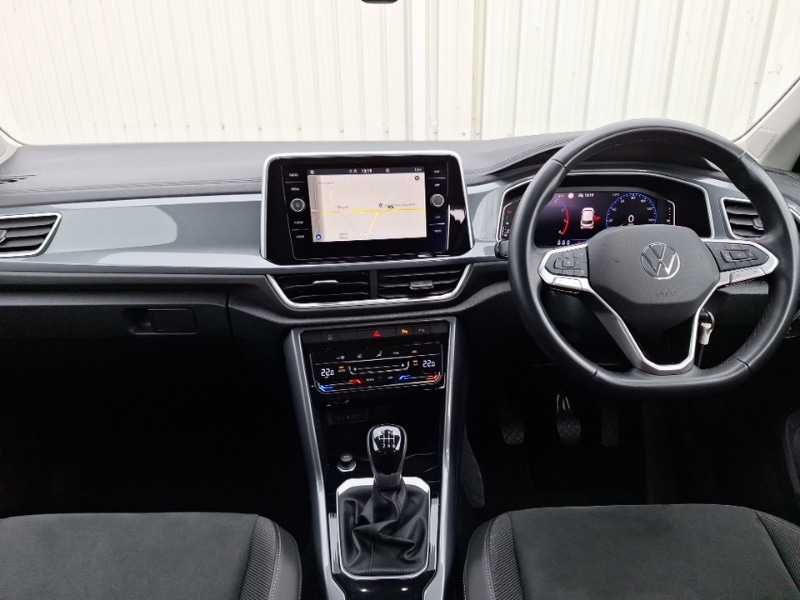 Used Volkswagen T-Roc 2023 for sale - 77644715: Photo 2