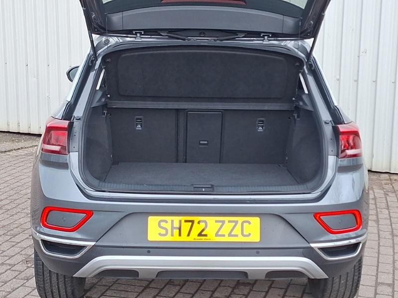 Used Volkswagen T-Roc 2023 for sale - 77644715: Photo 8