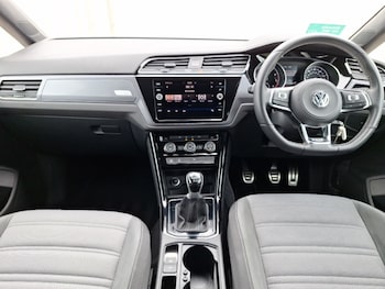 Used Volkswagen Touran 2019 for sale - 76055202: Photo