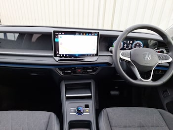 Used Volkswagen Touran 2025 for sale - 76983111: Photo