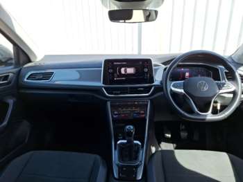 Used Volkswagen T-Roc 2023 for sale - 74572982: Photo