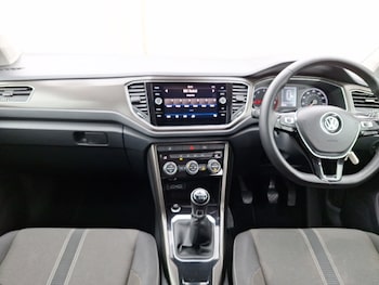 Used Volkswagen T-Roc 2018 for sale - 77004648: Photo