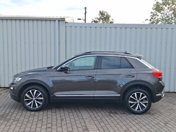 Used Volkswagen T-Roc 2018 for sale - 77338239: Photo