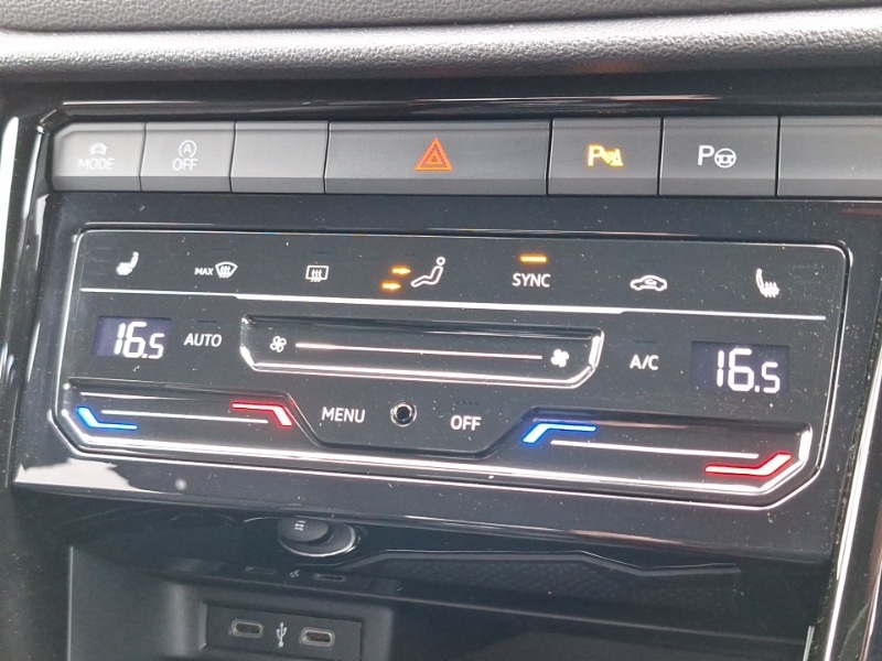 Used Volkswagen T-Roc 2023 for sale - 76537055: Photo 11