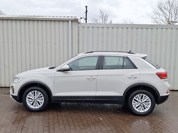 Used Volkswagen T-Roc 2023 for sale - 76669517: Photo