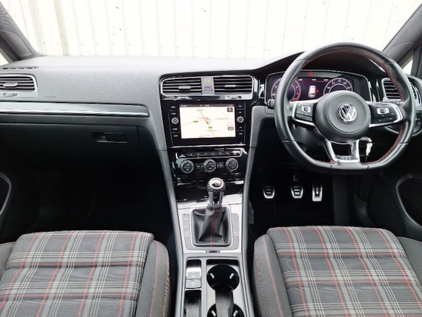 Used Volkswagen Golf 2018 for sale - 76183691: Photo 2