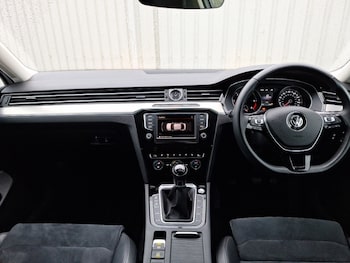 Used Volkswagen Passat 2016 for sale - 76543406: Photo